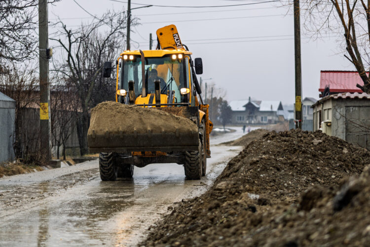 Worker Safety Against Weather Risks with Equipment Rentals